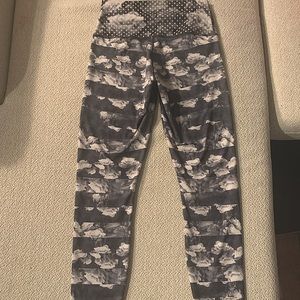LULULEMON HIGH WAISTED CROPPED LEGGINGS